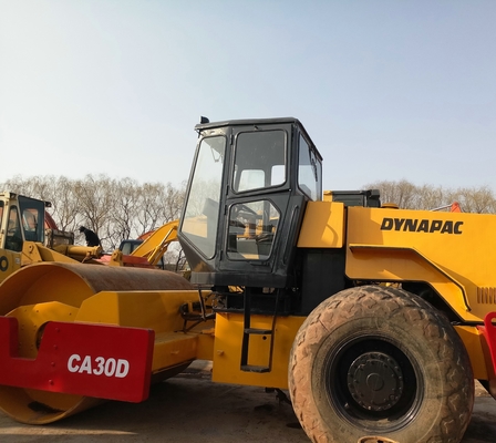 Costruzione delle fondamenta con Dynapac CA30D Road Roller e ruota di acciaio a tamburo singolo
