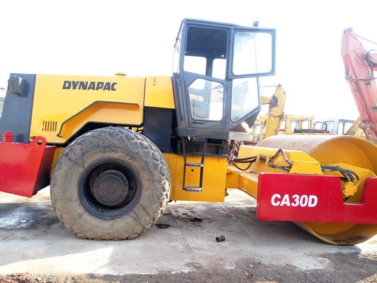 Costruzione delle fondamenta con Dynapac CA30D Road Roller e ruota di acciaio a tamburo singolo