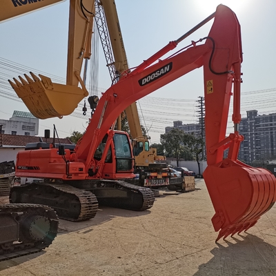 Escavatore usato Doosan DX300LC con anno 2020 e 178/kw di potenza in buone condizioni