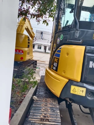 Buone condizioni, scavatore da corsa Komatsu PC40 con motore EPA e capacità di 4500 kg.