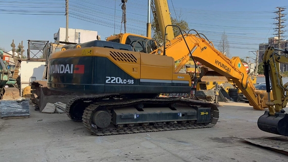 Escavatore Hyundai 220LC-9S originale con motore da 96 kW e certificazione EPA