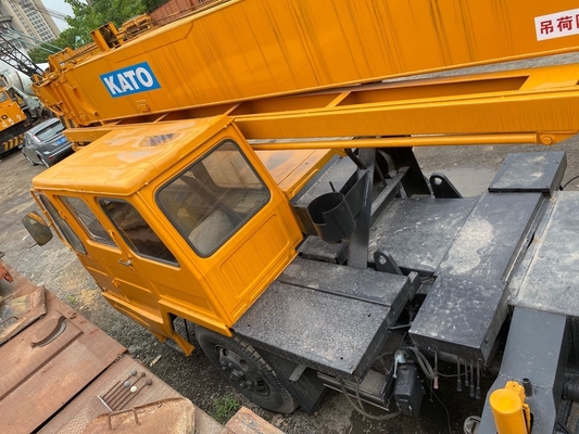 Kato gru usata da 25 tonnellate in buone condizioni con 25 tonnellate di peso operativo e 25000 kg di peso della macchina