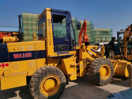 Komatsu WA100 Excavator caricatore di seconda mano in buone condizioni in officine di riparazione di macchine