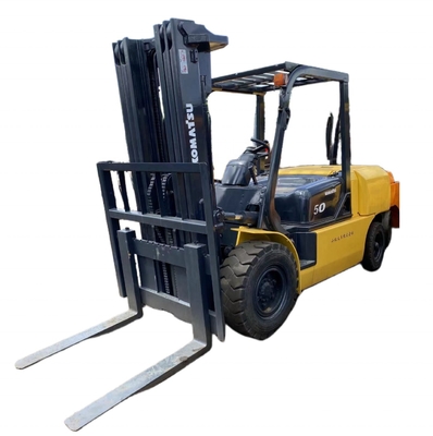 Quasi 5 tonnellate KOMATSU FD50 FD35 FD40 FD45 EPA Motore carrello forcolato idraulico con 46 kW di potenza