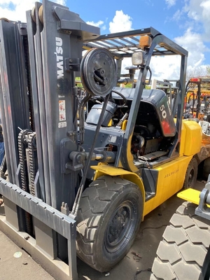 Quasi 5 tonnellate KOMATSU FD50 FD35 FD40 FD45 EPA Motore carrello forcolato idraulico con 46 kW di potenza