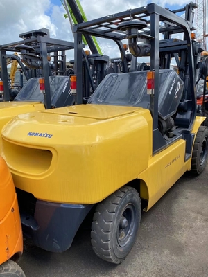 Quasi 5 tonnellate KOMATSU FD50 FD35 FD40 FD45 EPA Motore carrello forcolato idraulico con 46 kW di potenza