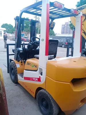 Giappone Originale TCM FD25 2Ton carrello elevatore con 96KW EPA Motore e sistema idraulico