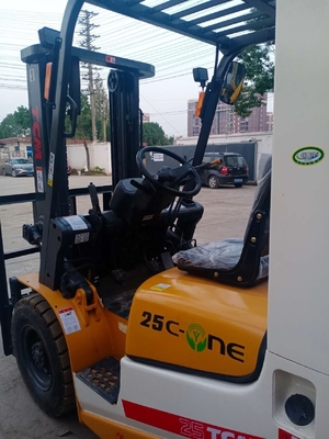 Giappone Originale TCM FD25 2Ton carrello elevatore con 96KW EPA Motore e sistema idraulico