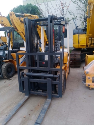 Giappone Originale TCM FD25 2Ton carrello elevatore con 96KW EPA Motore e sistema idraulico