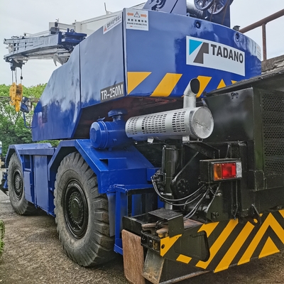 Una gru usata Tadano TR-250M da 25 tonnellate con vernice originale in ottime condizioni.