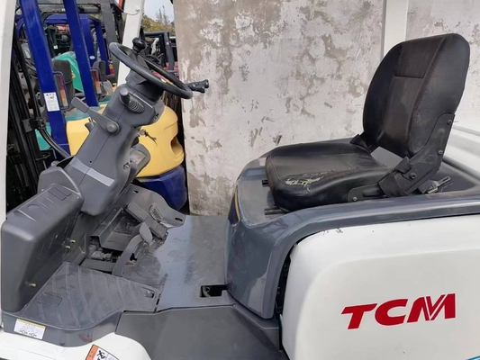 Giappone Camione elevatore diesel TCM 3 tonnellate con cilindro idraulico Nabtesco