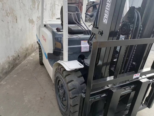 3 tonnellate di carrelli elevatori TCM 30 con motore EPA e pompa idraulica Liyuan in macchina a ruote