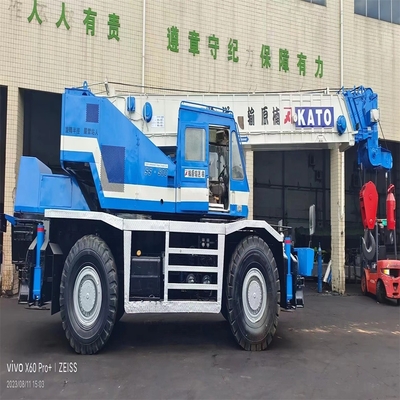 Gru Kato KR-450V Gru da 45 tonnellate con colore originale e tempi di lavoro ridotti