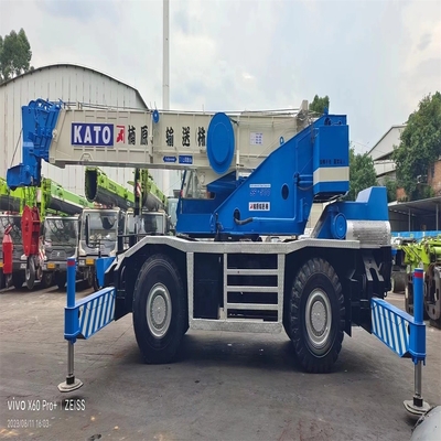 Gru Kato KR-450V Gru da 45 tonnellate con colore originale e tempi di lavoro ridotti