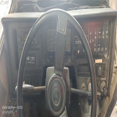 Gru Kato KR-450V Gru da 45 tonnellate con colore originale e tempi di lavoro ridotti