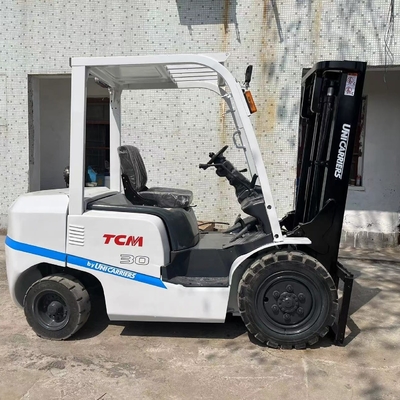 TCM 3 tonnellate di carrelli elevatori usati con altra capacità di secchi e 3000 kg di peso della macchina