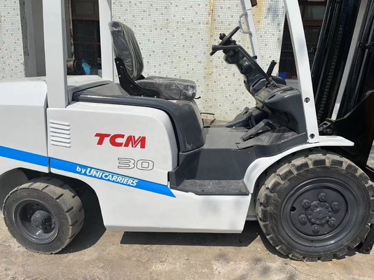 TCM 3 tonnellate di carrelli elevatori usati con altra capacità di secchi e 3000 kg di peso della macchina