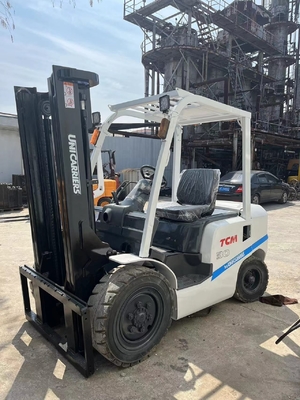 TCM 3 tonnellate di carrelli elevatori usati con altra capacità di secchi e 3000 kg di peso della macchina