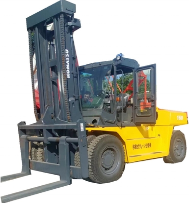 Camione elevatore a forchetta diesel Komatsu FD160 di seconda mano da 16 tonnellate con sistema idraulico originale in buone condizioni