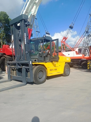 Camione elevatore a forchetta diesel Komatsu FD160 di seconda mano da 16 tonnellate con sistema idraulico originale in buone condizioni