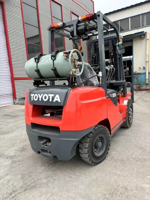 Camion forcolato con motore diesel da 3,5 tonnellate e 3 tonnellate TOYOTA 35 30 per il sollevamento di container in magazzino