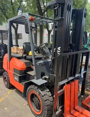 Camion forcolato con motore diesel da 3,5 tonnellate e 3 tonnellate TOYOTA 35 30 per il sollevamento di container in magazzino
