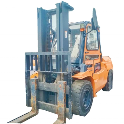 Camione elevatore a forcella con motore diesel da 5 tonnellate TOYOTA 50 per il sollevamento di container in magazzino