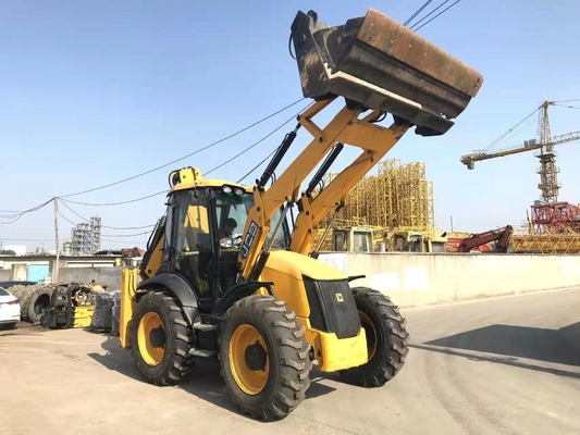 Un caricatore JCB 4CX dal Giappone con una buona capacità di secchi