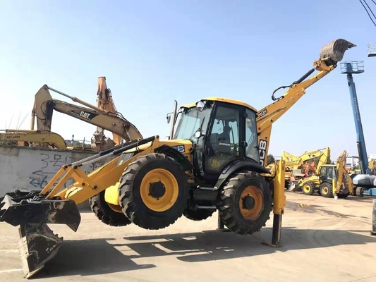 Un caricatore JCB 4CX dal Giappone con una buona capacità di secchi