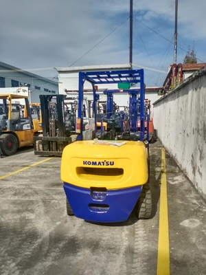 KOMATSU FD30 3 tonnellate carrello elevatore mini pallet per contenitori per magazzini