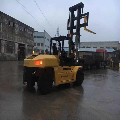 Facile utilizzo di carrelli elevatori KOMATSU in colore originale per prestazioni di costo senza pari