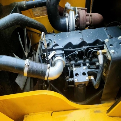 Facile utilizzo di carrelli elevatori KOMATSU in colore originale per prestazioni di costo senza pari