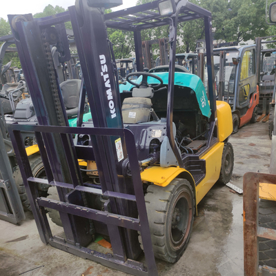 3000 kg di peso KOMATSU FD30 3 tonnellate camion di sollevamento pallet per contenitore di magazzino