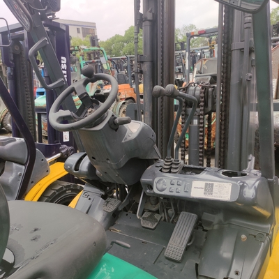 3000 kg di peso KOMATSU FD30 3 tonnellate camion di sollevamento pallet per contenitore di magazzino