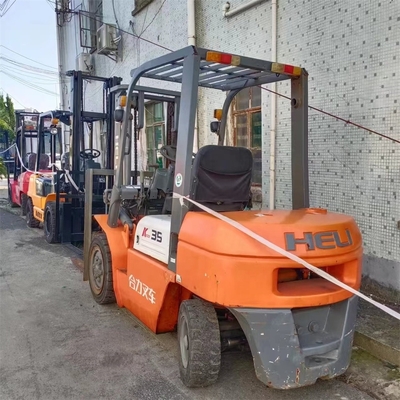 Camione elevatore da 4 tonnellate con colore originale e in buone condizioni