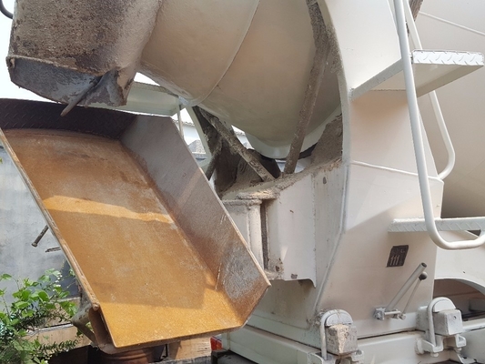 Howo 25 tonnellate usato camion miscelatore di calcestruzzo con capacità 10CBM e punto di vendita unico