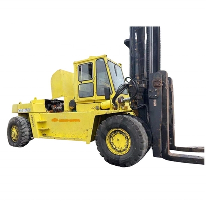 32 tonnellate KOMATSU FD320 Camione elevatore a forchetta diesel con funzionamento manuale e scarse ore di lavoro