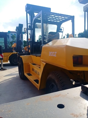 20 tonnellate di carrello elevatore diesel KOMATSU FD200 per la movimentazione dei container nei negozi di materiali da costruzione