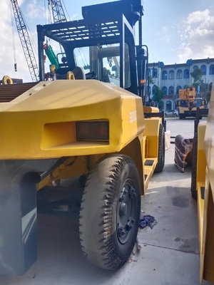 20 tonnellate di carrello elevatore diesel KOMATSU FD200 per la movimentazione dei container nei negozi di materiali da costruzione
