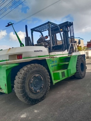 24000 KG Usato KOMATSU carrello elevatore FD240 Camione per il sollevamento di pallet Operatore manuale Camione da 24 tonnellate