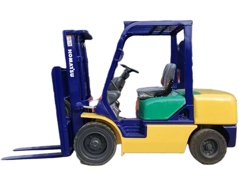 KOMATSU FD30 carrello elevatore da 3 tonnellate con funzionamento manuale e ottime prestazioni su sale caldo