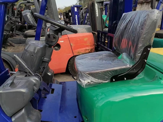 KOMATSU FD30 carrello elevatore da 3 tonnellate con funzionamento manuale e ottime prestazioni su sale caldo