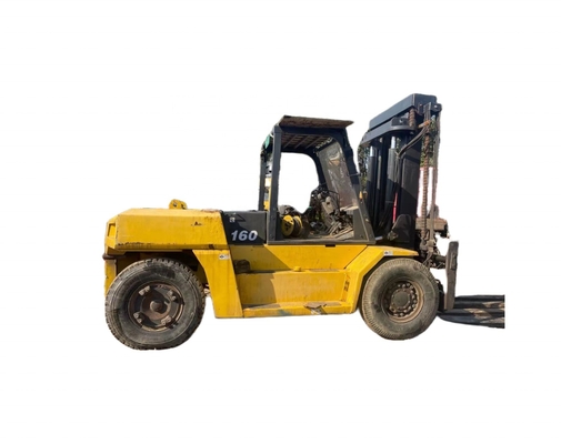 Apparecchiature pesanti KOMATSU carrello elevatore FD160 con capacità di 16 tonnellate in ottime condizioni di lavoro