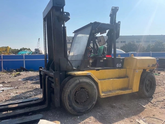 Apparecchiature pesanti KOMATSU carrello elevatore FD160 con capacità di 16 tonnellate in ottime condizioni di lavoro