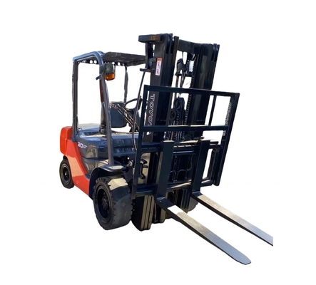 3 tonnellate di Toyota FD30 camion a forchetta diesel con sollevamento idraulico in ottime condizioni
