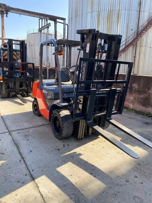 3 tonnellate di Toyota FD30 camion a forchetta diesel con sollevamento idraulico in ottime condizioni