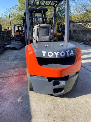 3 tonnellate di Toyota FD30 camion a forchetta diesel con sollevamento idraulico in ottime condizioni