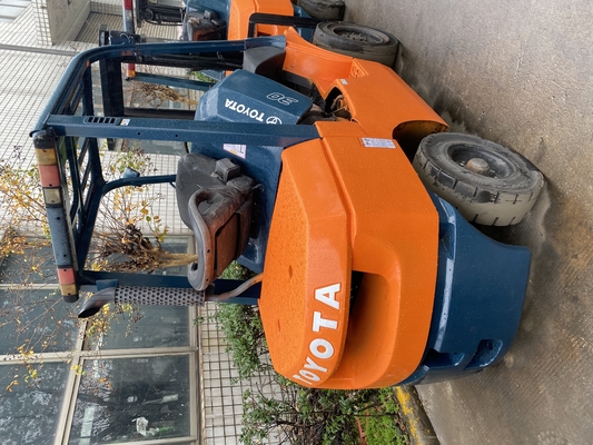 Giappone TOYOTA FD30 Camione di sollevamento pallet diesel da 3 tonnellate con orario di lavoro ridotto