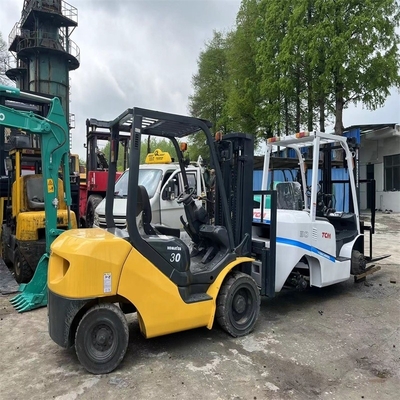 Buone condizioni originali Giappone Komatsu 3T carrello elevatore con basso orario di lavoro e nel 2022