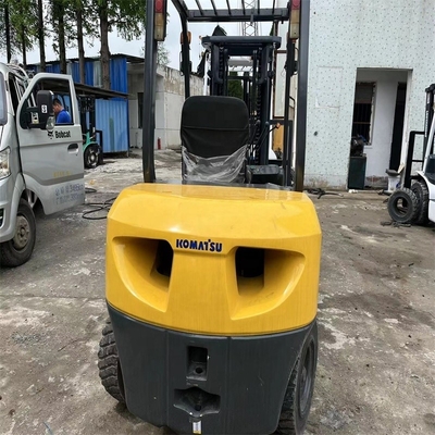 Buone condizioni originali Giappone Komatsu 3T carrello elevatore con basso orario di lavoro e nel 2022